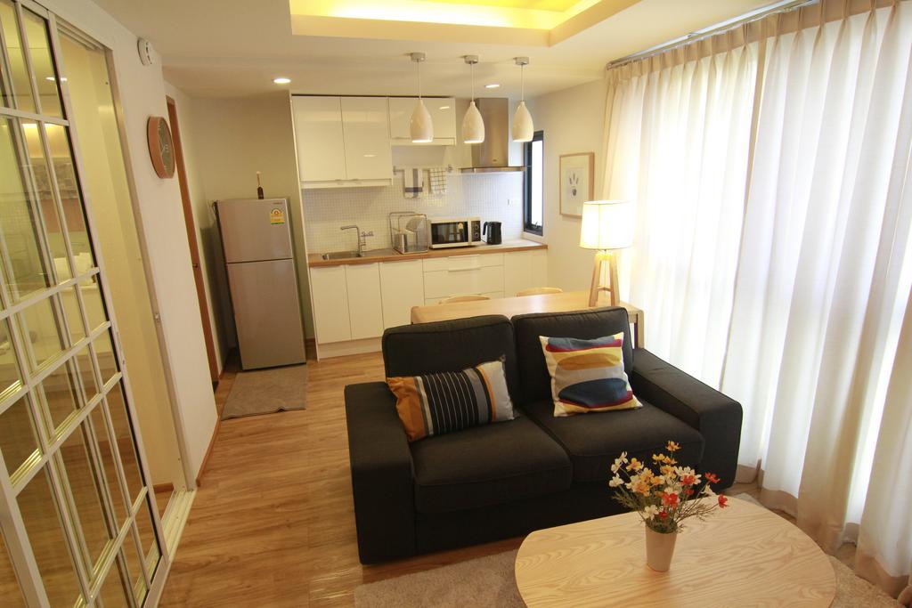 S Bloc Saladaeng Bed & Breakfast Банкок Екстериор снимка