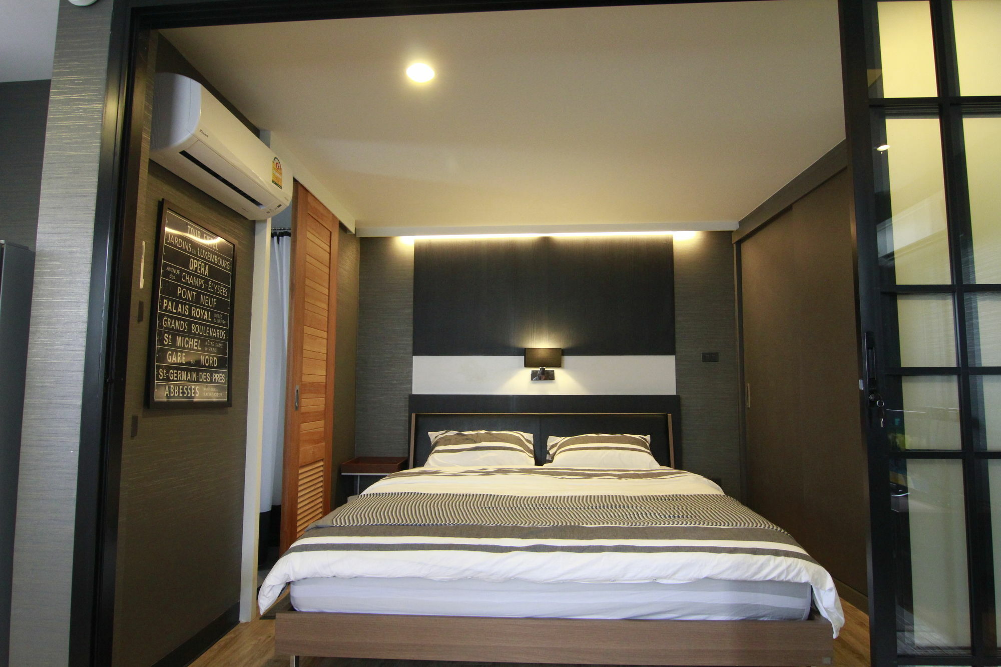 S Bloc Saladaeng Bed & Breakfast Банкок Екстериор снимка
