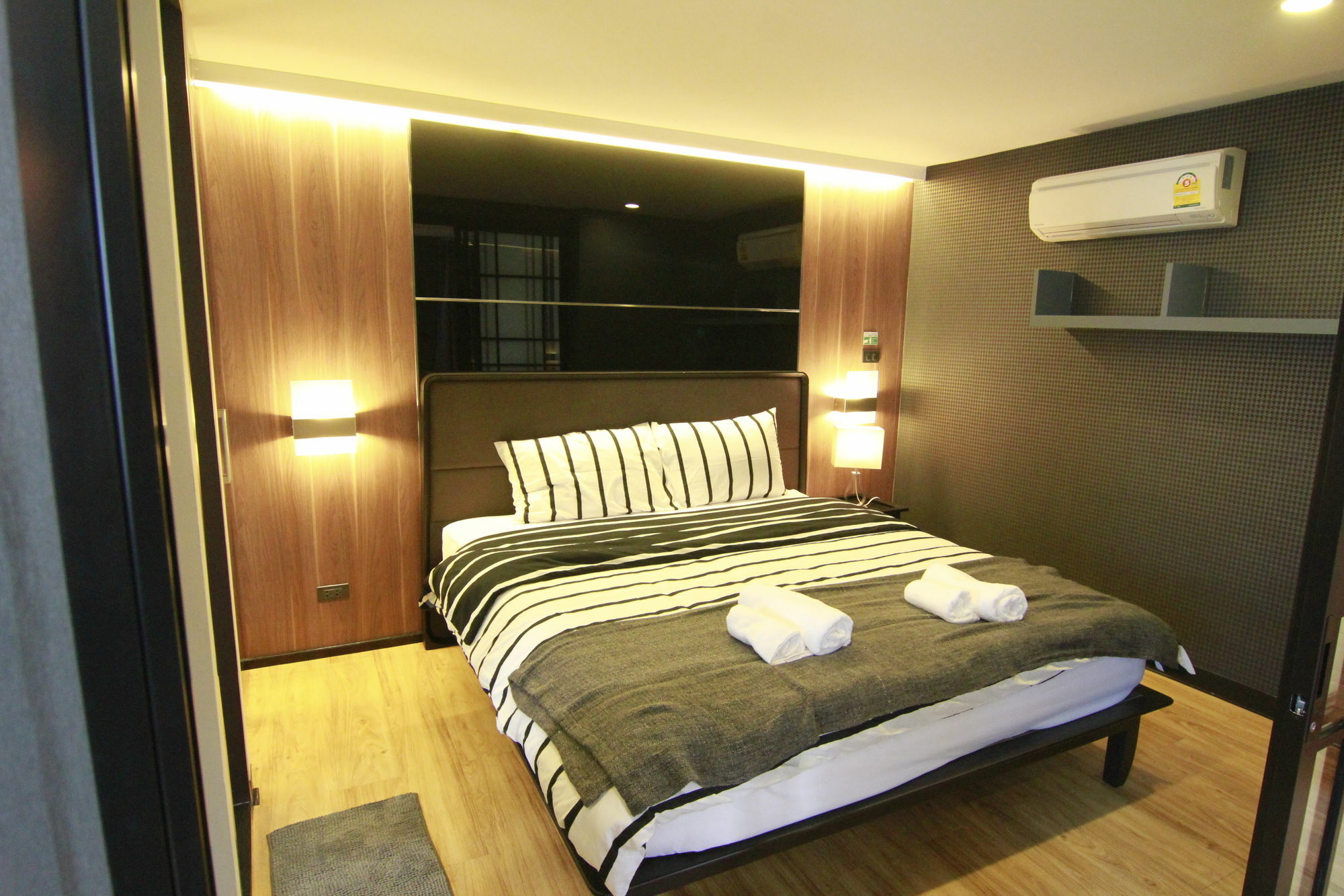 S Bloc Saladaeng Bed & Breakfast Банкок Екстериор снимка