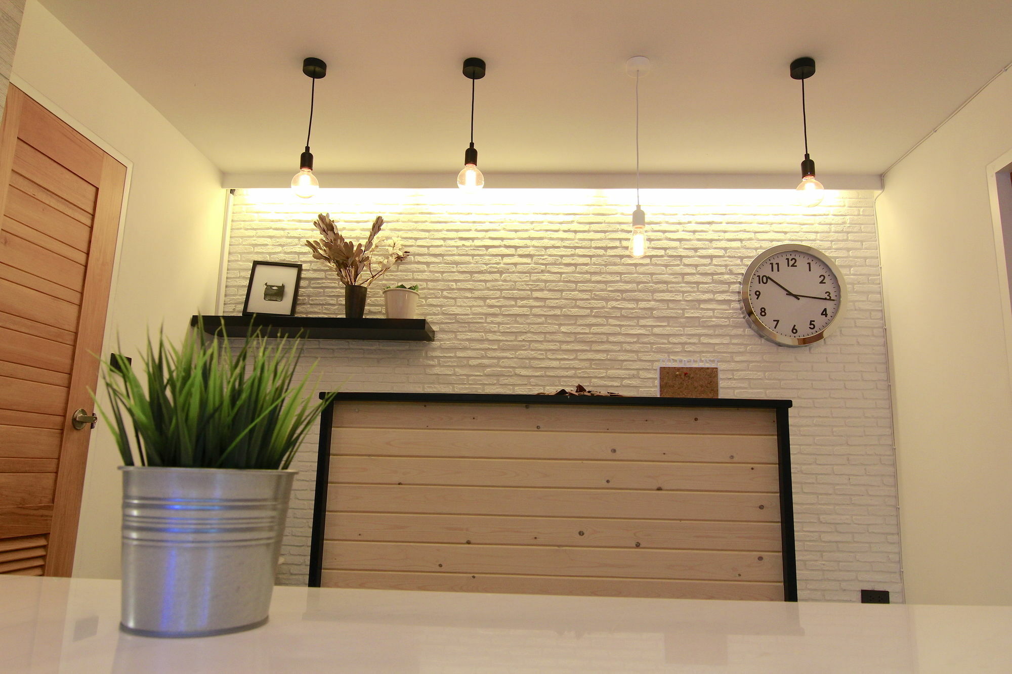 S Bloc Saladaeng Bed & Breakfast Банкок Екстериор снимка