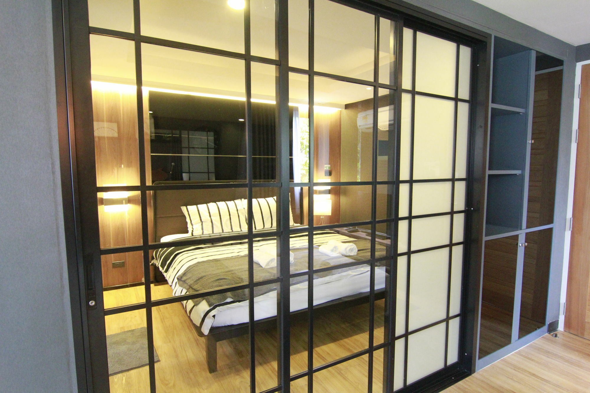 S Bloc Saladaeng Bed & Breakfast Банкок Екстериор снимка